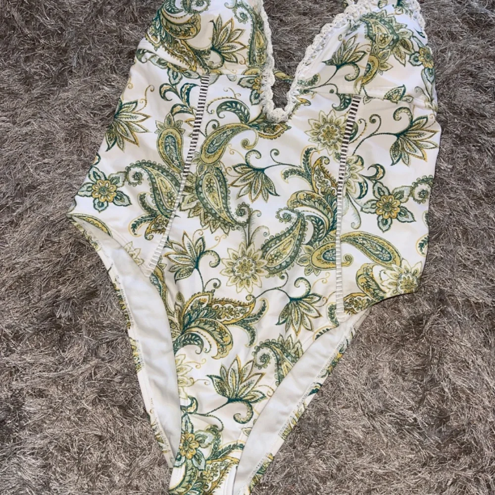 NWT Cupshe Green Paisley One Piece Cheeky Swimsuit - Picture 3 of 6